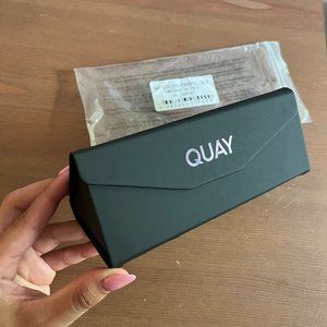 QUAY EMBOSSED TRI FOLD CASE